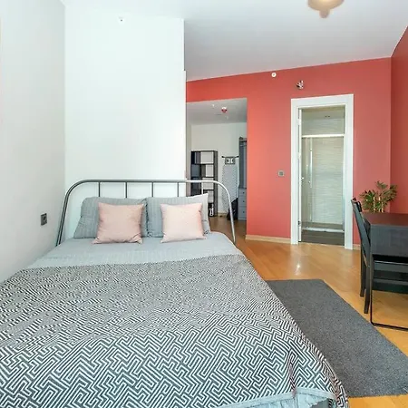 0054 - Luxurious, Great Location, Comfy. *
